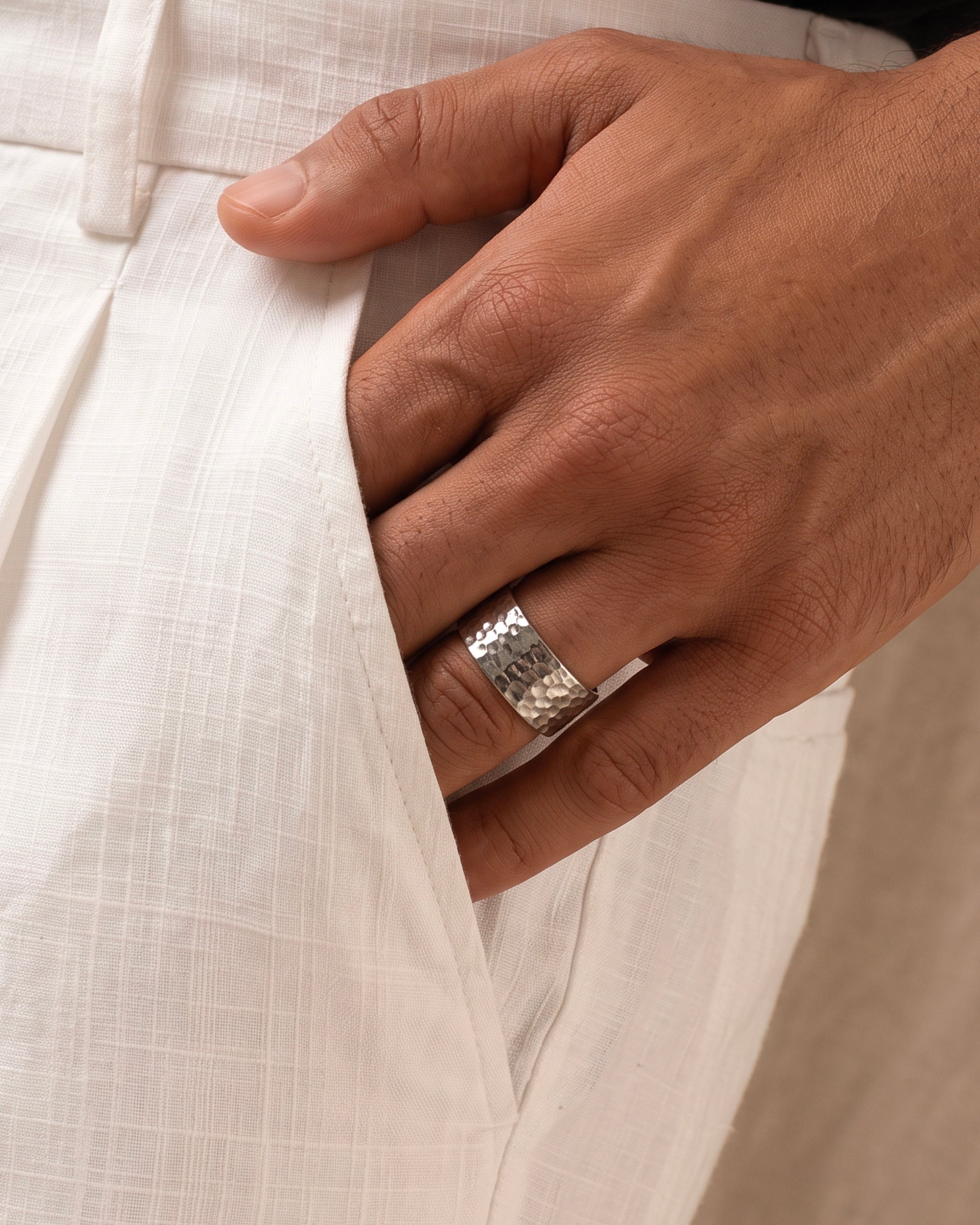 HAMMERED RING