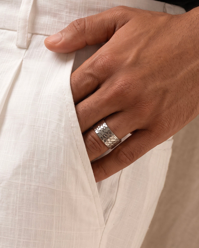 HAMMERED RING